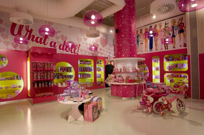 retirada caminar Subir Barbie abre en Barcelona su primera tienda en Europa - MujerGlobal