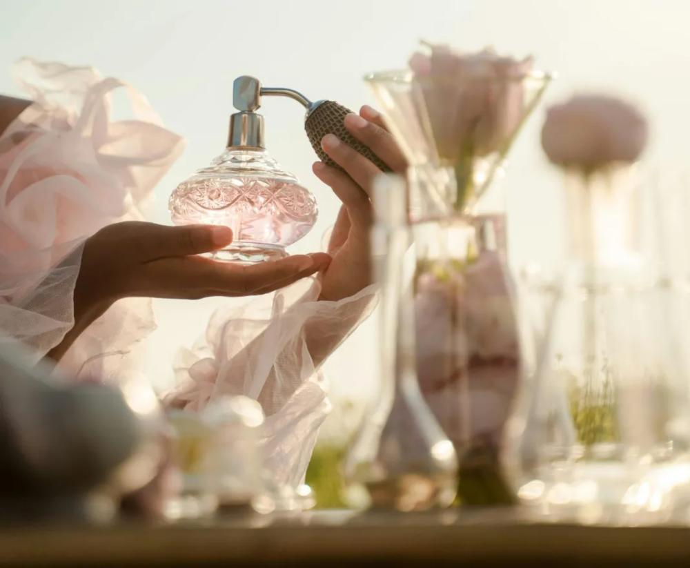perfume elegante para regalar a una mujer